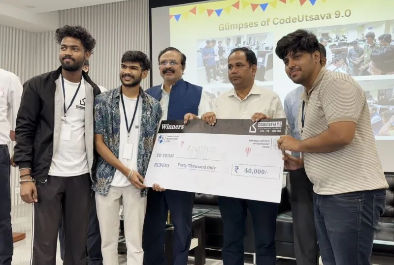 Team 4YEO receiving the CodeUtsava 9.0 winners cheque at NIT Raipur